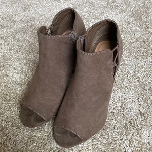 Maurice’s wedge bootie